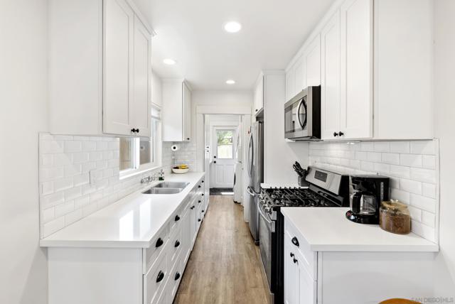 4066 Cherokee Ave, San Diego CA: https://media.crmls.org/mediaz/809073c7-1af0-46dd-ba9e-90614d88fe75.jpg