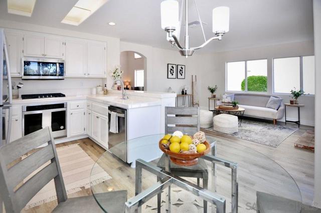 10878 Caminito Colorado, San Diego CA: https://media.crmls.org/mediaz/8090e79c-1cc9-4ab1-864d-af26de40aef4.jpg