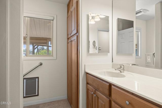 142 Poinsettia Gardens Drive, Ventura CA: https://media.crmls.org/mediaz/8090ec3d-84c1-44ec-a95d-2284cd1ea149.jpg