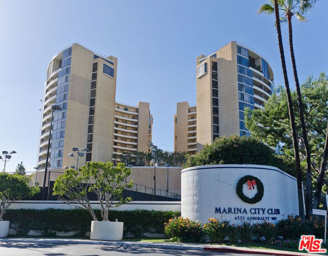 4337 Marina City Drive, Marina del Rey CA: https://media.crmls.org/mediaz/80913071-745e-45a0-89a0-2aee6fcd572f.jpg