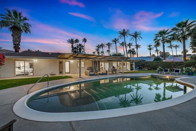 75322 Desert Park Drive, Indian Wells CA: https://media.crmls.org/mediaz/80918b39-b89f-4b03-8779-0789f1c665b0.jpg