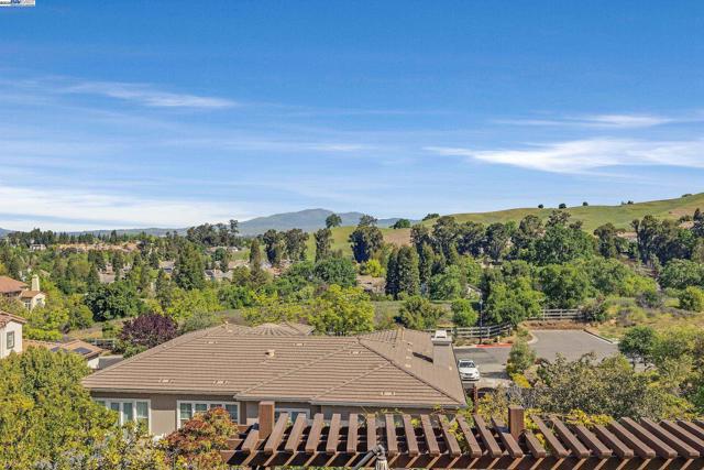 5719 Dimas Ct, Pleasanton CA: https://media.crmls.org/mediaz/80918bbd-d57a-4620-a9fe-571639702762.jpg