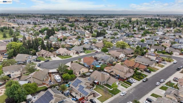 502 Chablis Way, Manteca CA: https://media.crmls.org/mediaz/8092f62c-0f94-4d9f-8d1c-0d5547053337.jpg