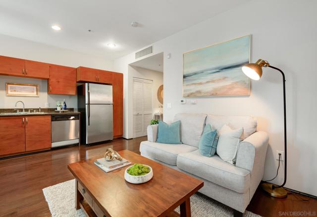 1551 4Th Ave, San Diego CA: https://media.crmls.org/mediaz/8093163c-135b-454c-b68f-902646f693f4.jpg