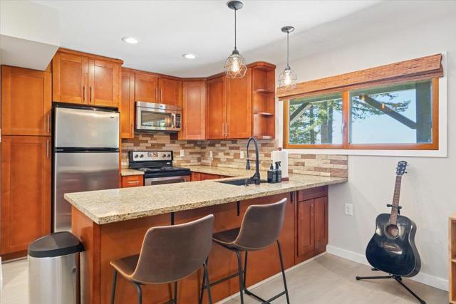 12960 Skyline Boulevard, Woodside CA: https://media.crmls.org/mediaz/80937905-1230-41ec-add0-f417ae77fa13.jpg