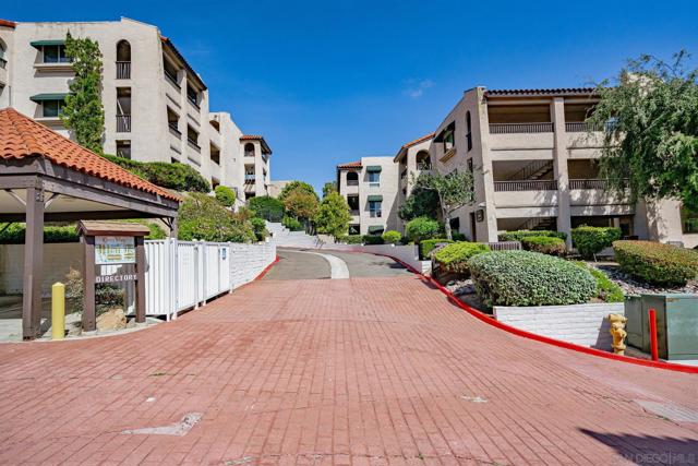 2540 Clairemont Dr, San Diego CA: https://media.crmls.org/mediaz/8093a300-3720-404c-a660-9a0bde2065ff.jpg