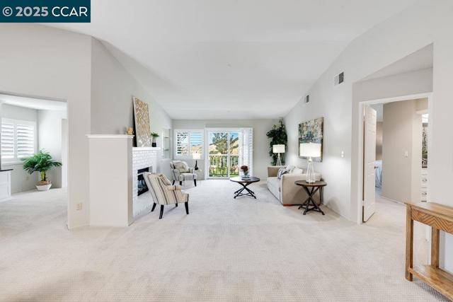 4332 Terra Granada Dr, Walnut Creek CA: https://media.crmls.org/mediaz/8093b7a6-8fe4-43d2-99ad-55de615951fa.jpg