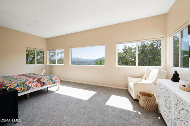 28333 Foothill Drive, Agoura Hills CA: https://media.crmls.org/mediaz/80943755-20c1-4ab3-81a5-73707016e330.jpg
