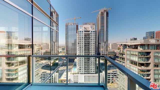1155 S Grand Avenue, Los Angeles CA: https://media.crmls.org/mediaz/8094447b-5613-45c3-9b32-cf88d5fd0bb5.jpg