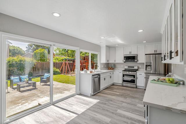 5692 Hansen Drive, Pleasanton CA: https://media.crmls.org/mediaz/80956707-32b6-4fa6-8133-747fa68be5f2.jpg
