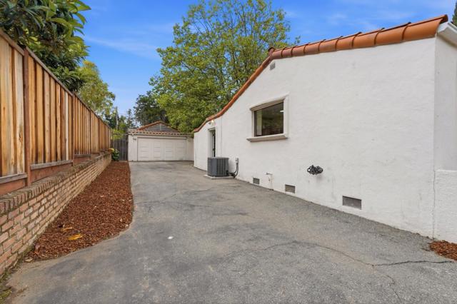 14175 Douglass Lane, Saratoga CA: https://media.crmls.org/mediaz/80957838-9ef2-4a6c-beb7-f7cd5fc79e2d.jpg