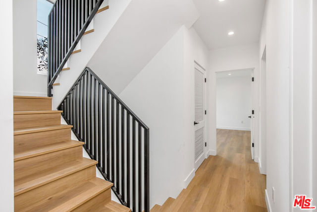 1616 S Sycamore Avenue, Los Angeles CA: https://media.crmls.org/mediaz/8095fc90-d415-48d8-a09e-6c1102171280.jpg