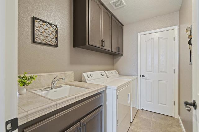 2230 Ventana Court, Hollister CA: https://media.crmls.org/mediaz/80965c79-5662-4440-b53f-be20d0a81b04.jpg