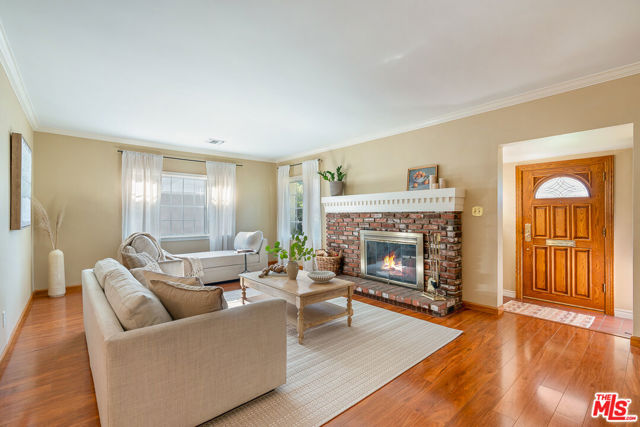 2338 Paloma Street, Pasadena CA: https://media.crmls.org/mediaz/8096ea2d-d5d7-4cb5-b525-de6cbf393d76.jpg
