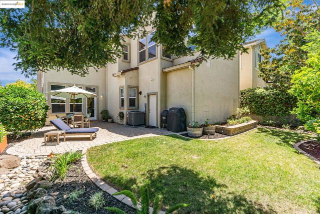 548 Gabriel Ct, Walnut Creek CA: https://media.crmls.org/mediaz/80979a4e-f804-4209-bbfd-f7177236305d.jpg