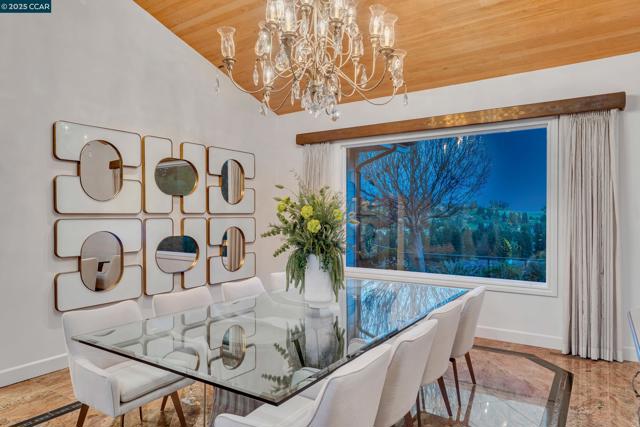 1121 Eagle Nest Ct, Danville CA: https://media.crmls.org/mediaz/80983731-513e-4184-86d7-32ee8298348e.jpg