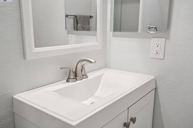 39490 Albany Cmn, Fremont CA: https://media.crmls.org/mediaz/80988ebc-7029-4a94-869e-6e6dfad19b65.jpg