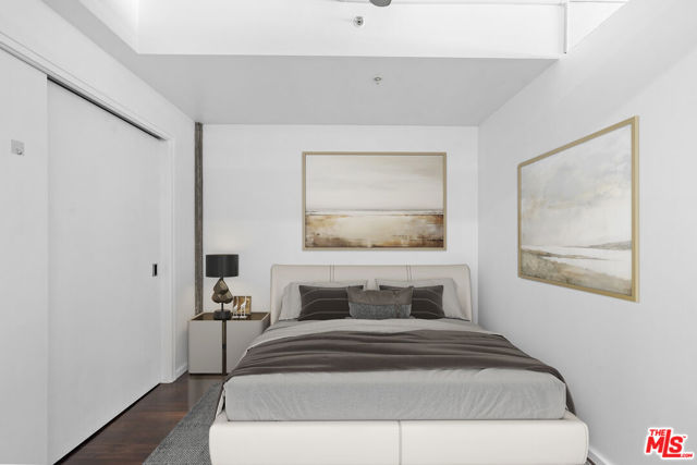 1155 S Grand Avenue, Los Angeles CA: https://media.crmls.org/mediaz/8099ff19-3d89-4f4c-a7d0-0ff62d90b218.jpg