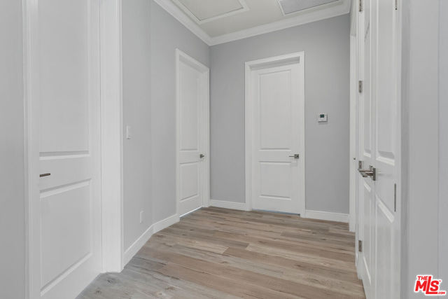 21037 Costanso St, Woodland Hills CA: https://media.crmls.org/mediaz/809a3306-7be6-4766-a5c8-7ae950944c29.jpg