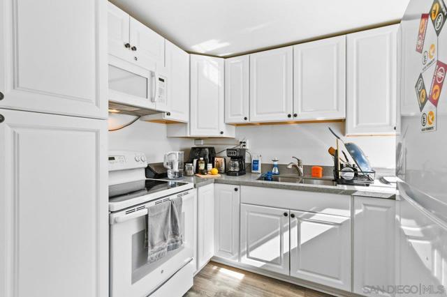 1452 Rock Terrace, Alpine CA: https://media.crmls.org/mediaz/809a392c-af33-4fc6-86f7-0346e0615af0.jpg