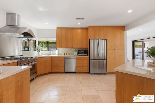 290 W Lilliana Drive, Palm Springs CA: https://media.crmls.org/mediaz/809a8039-09e2-44e4-9356-6947b169d45a.jpg