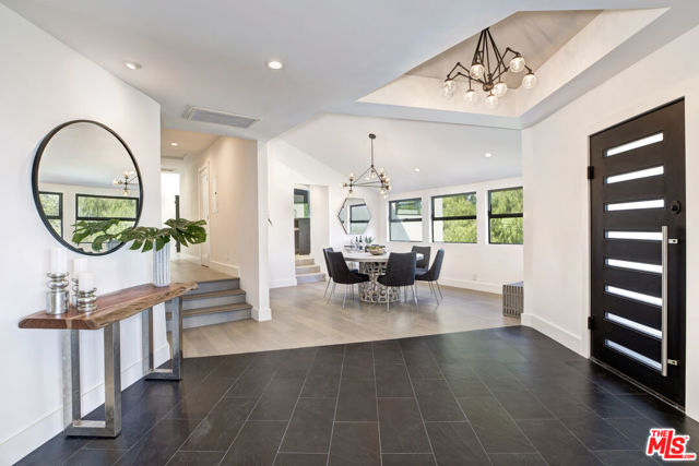 3712 Berry Drive, Studio City CA: https://media.crmls.org/mediaz/809af420-f522-4b2c-9acc-7cd8d3406c1b.jpg