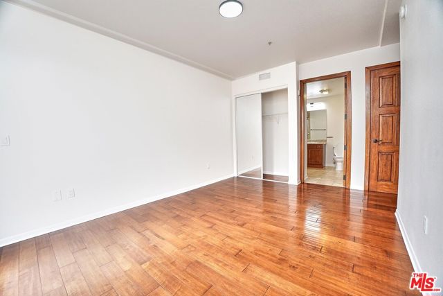 1401 S St Andrews Place, Los Angeles CA: https://media.crmls.org/mediaz/809b43c9-6923-4743-9d9d-93b2a03be68e.jpg