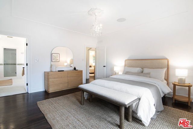 338 S Highland Avenue, Los Angeles CA: https://media.crmls.org/mediaz/809c2300-3539-4c20-997a-c0ab45e73784.jpg