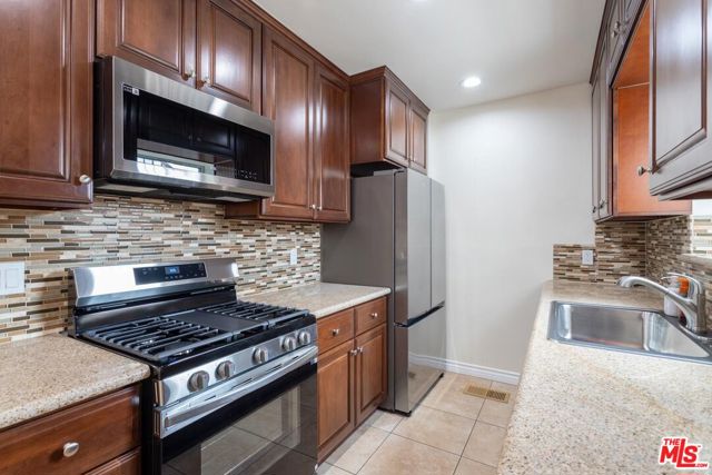 200 W Palmer Avenue, Glendale CA: https://media.crmls.org/mediaz/809c339d-5c78-47ca-bfae-bed927cdedda.jpg