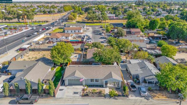 6911 Brentwood Blvd, Brentwood CA: https://media.crmls.org/mediaz/809c34ed-3fcd-4256-9b15-efb28f14b923.jpg
