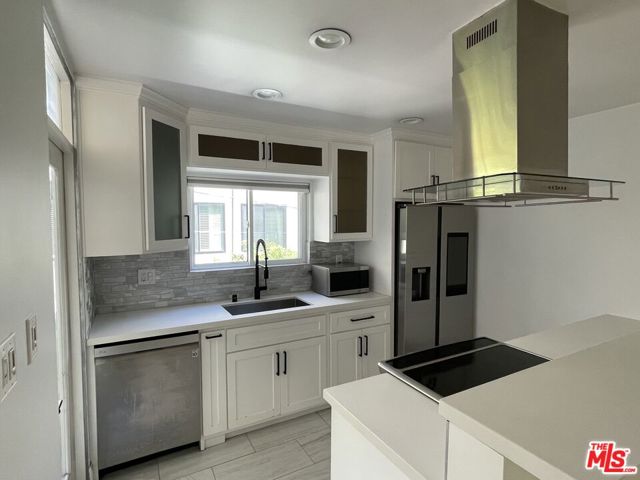1228 N La Cienega Boulevard, West Hollywood CA: https://media.crmls.org/mediaz/809cde54-b5dd-43f6-b7af-5cefc9bda25e.jpg