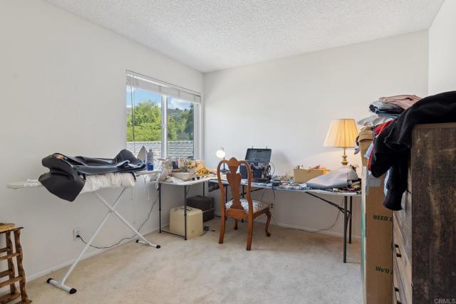 946 Carriage Drive, San Marcos CA: https://media.crmls.org/mediaz/809d3130-debf-4509-88f3-520c7b75dba7.jpg