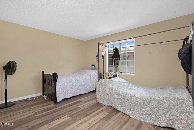 1127 Douglas Avenue, Oxnard CA: https://media.crmls.org/mediaz/809db5a4-98f3-450a-83d2-aa653e7aaa97.jpg