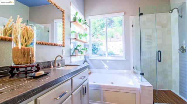 881 Inverness Ln, Brentwood CA: https://media.crmls.org/mediaz/809df368-0695-40aa-aaf2-7698987a3eb0.jpg