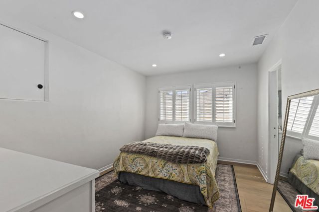 1517 Glendon Avenue, Los Angeles CA: https://media.crmls.org/mediaz/809e1419-3812-427d-81c3-5df0542b3a9e.jpg