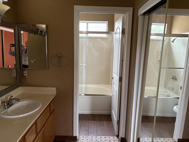 24909 Avocado Ct, Hayward CA: https://media.crmls.org/mediaz/809e50b6-77c2-445a-9148-5ebc605f7a2f.jpg