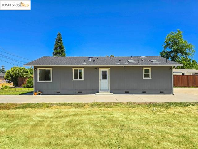 4585 Summer St, Olivehurst CA: https://media.crmls.org/mediaz/809e6de4-0646-4059-99d2-a8eb147ec59b.jpg