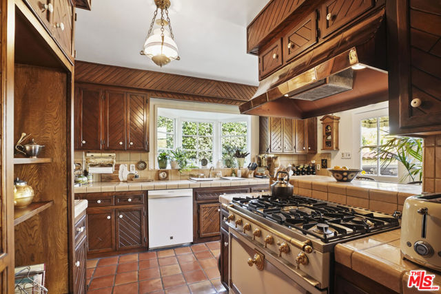 1326 Cordova Avenue, Glendale CA: https://media.crmls.org/mediaz/809ea535-e187-40c5-8eed-dae597afe16d.jpg