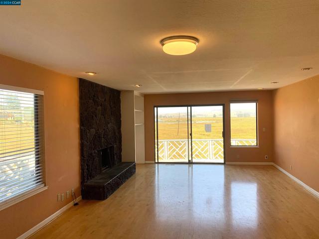 29 Anton Way, Novato CA: https://media.crmls.org/mediaz/809ec3b5-c414-4973-b113-dddaa7f34fd2.jpg