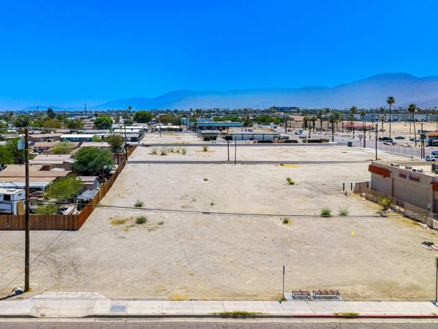 83037 Ave 44, Indio CA: https://media.crmls.org/mediaz/809efaaa-0a04-46e4-b8d0-8b8192b34b8b.jpg