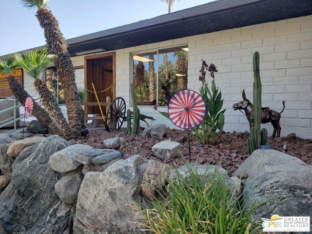 70875 Dillon Road, Desert Hot Springs CA: https://media.crmls.org/mediaz/809f86d7-24f9-41cb-a7f1-1037616649fe.jpg