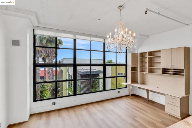 1500 Park Ave, Emeryville CA: https://media.crmls.org/mediaz/80a001cc-403c-45fe-93d0-df10da4ef24e.jpg