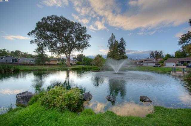 1392 Springview Ct., Concord CA: https://media.crmls.org/mediaz/80a01a8b-1399-4c0f-8797-e2ace8ab6d68.jpg