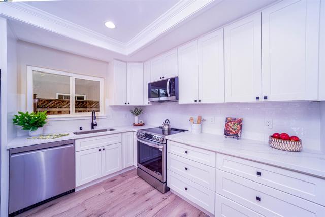 35459 Galen Pl, Fremont CA: https://media.crmls.org/mediaz/80a0cd7b-74db-4d33-8b7f-d7899a7ba8e2.jpg