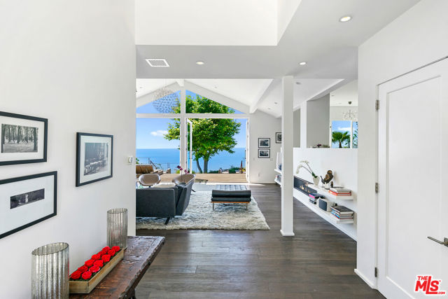 27450 Calicut Road, Malibu CA: https://media.crmls.org/mediaz/80a14648-5126-4901-87f8-318f461aae51.jpg