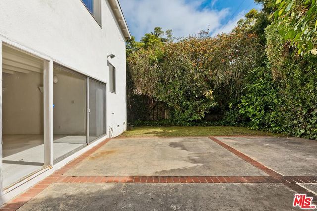 639 S Bundy Drive, Los Angeles CA: https://media.crmls.org/mediaz/80a16e45-7411-4fc8-895c-2a8b12b67bb7.jpg