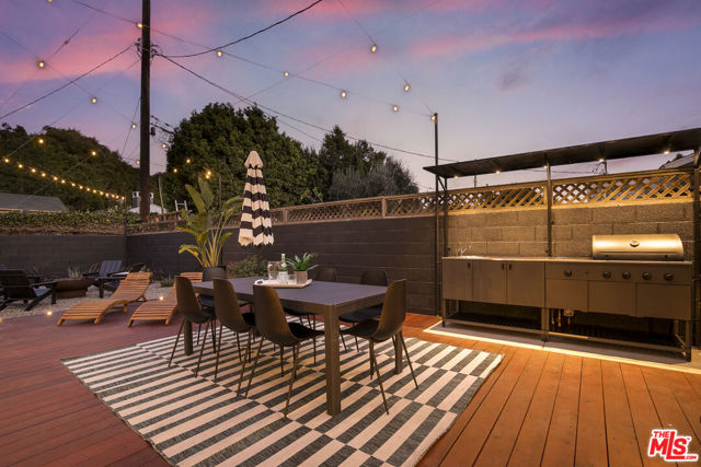 3744 Redwood Avenue, Los Angeles CA: https://media.crmls.org/mediaz/80a2ac2f-79c1-4402-b6c3-56ffbf7db194.jpg