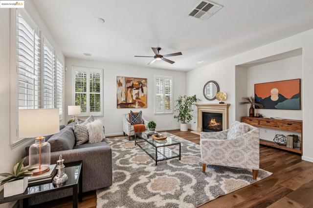 1027 Azuar Drive, Vallejo CA: https://media.crmls.org/mediaz/80a2fd7c-ee5e-4a1b-97ff-136b44dd7936.jpg