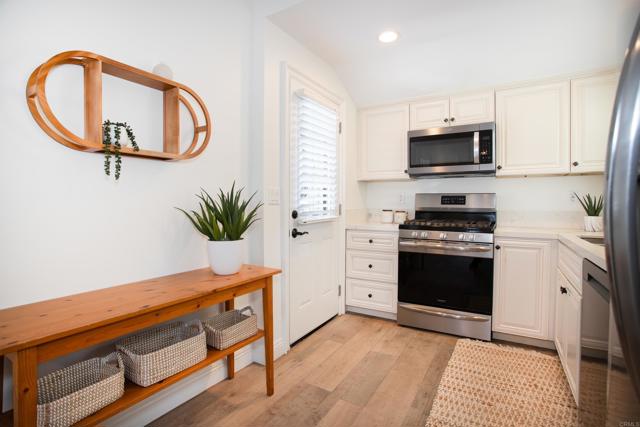 Detail Gallery Image 5 of 21 For 1295 Essex St, San Diego,  CA 92103 - 2 Beds | 1 Baths