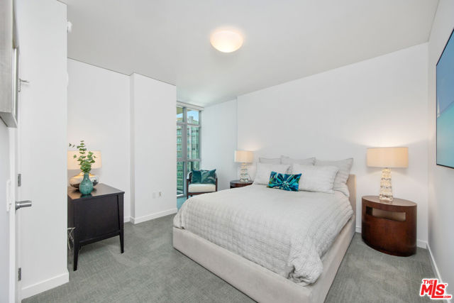 13650 MARINA POINTE Drive, Marina del Rey CA: https://media.crmls.org/mediaz/80a3392d-9879-4c99-97b1-5e3d1bb4fe20.jpg